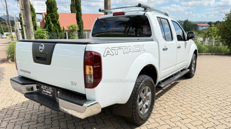 FRONTIER 2.5 SV ATTACK 4X4 CD TURBO ELETRONIC DIESEL 4P MANUAL - 2014 - DOIS IRMãOS