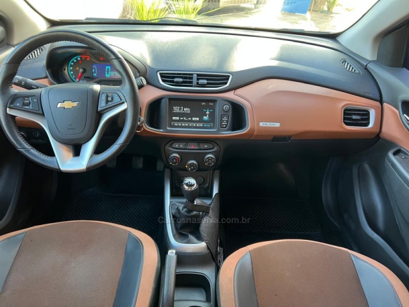 ONIX 1.4 MPFI ACTIV 8V FLEX 4P MANUAL - 2017 - PORTO ALEGRE