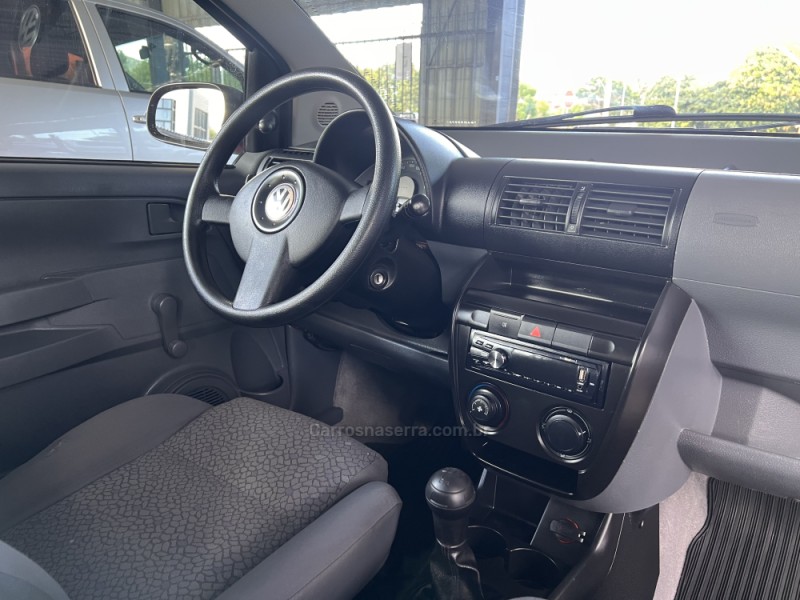 FOX 1.6 MI PLUS 8V FLEX 4P MANUAL - 2005 - BOM PRINCíPIO