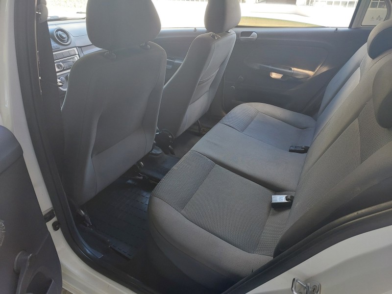 VOYAGE 1.0 MI TRENDLINE 8V FLEX 4P MANUAL - 2013 - BENTO GONçALVES