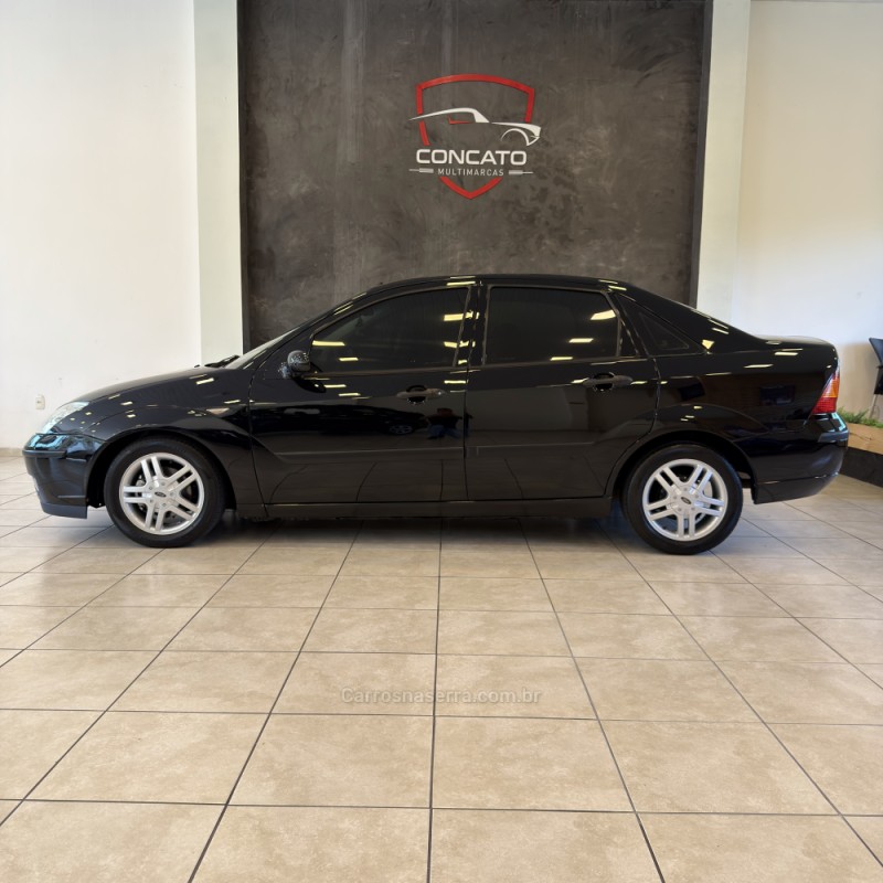 FOCUS 1.6 GL SEDAN 8V FLEX 4P MANUAL - 2005 - FARROUPILHA