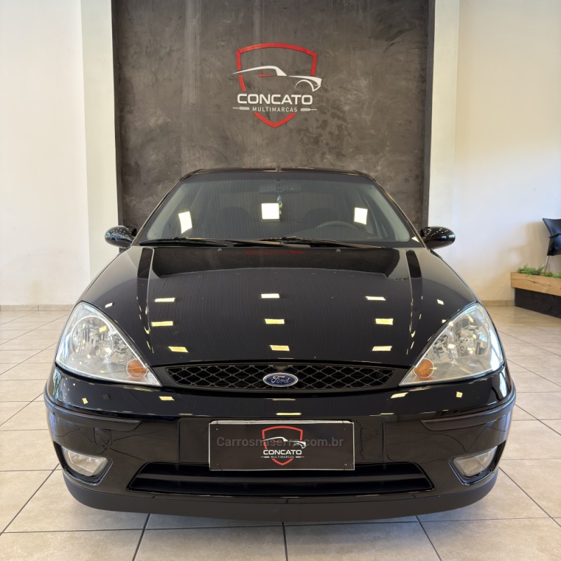 FOCUS 1.6 GL SEDAN 8V FLEX 4P MANUAL - 2005 - FARROUPILHA