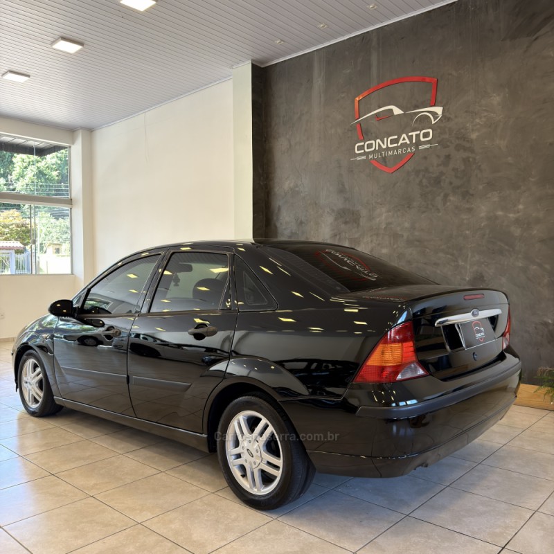 FOCUS 1.6 GL SEDAN 8V FLEX 4P MANUAL - 2005 - FARROUPILHA