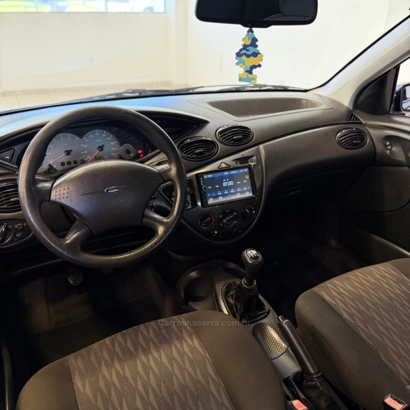 FOCUS 1.6 GL SEDAN 8V FLEX 4P MANUAL - 2005 - FARROUPILHA
