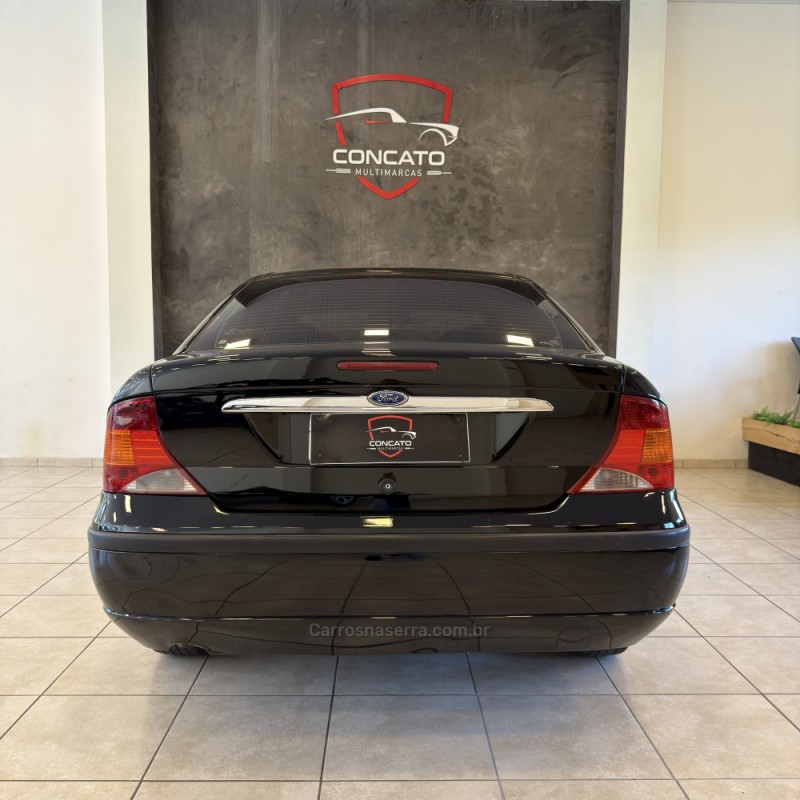 FOCUS 1.6 GL SEDAN 8V FLEX 4P MANUAL - 2005 - FARROUPILHA