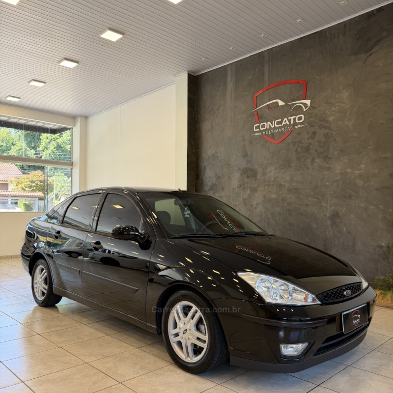 FOCUS 1.6 GL SEDAN 8V FLEX 4P MANUAL - 2005 - FARROUPILHA