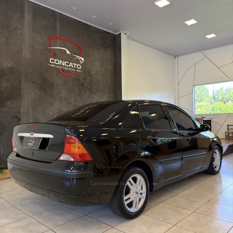 FOCUS 1.6 GL SEDAN 8V FLEX 4P MANUAL - 2005 - FARROUPILHA