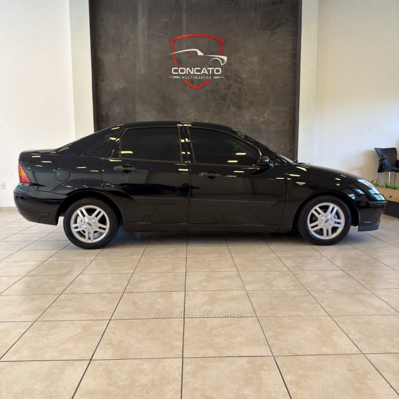 FOCUS 1.6 GL SEDAN 8V FLEX 4P MANUAL - 2005 - FARROUPILHA