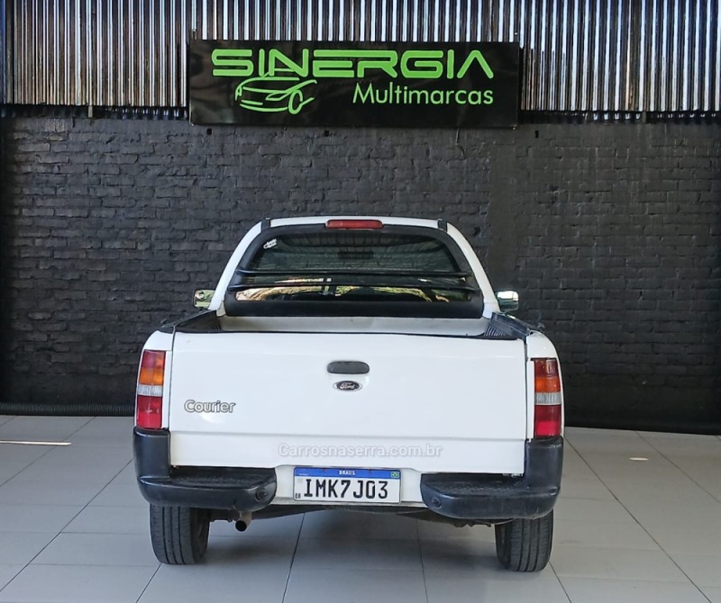 COURIER 1.6 MPI L 8V FLEX 2P MANUAL - 2005 - CAXIAS DO SUL