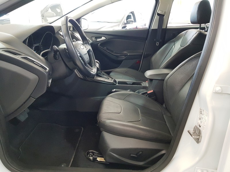 FOCUS 2.0 TITANIUM PLUS FASTBACK 16V FLEX 4P AUTOMÁTICO - 2016 - CAXIAS DO SUL