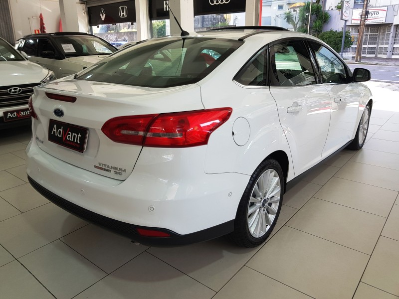 FOCUS 2.0 TITANIUM PLUS FASTBACK 16V FLEX 4P AUTOMÁTICO - 2016 - CAXIAS DO SUL