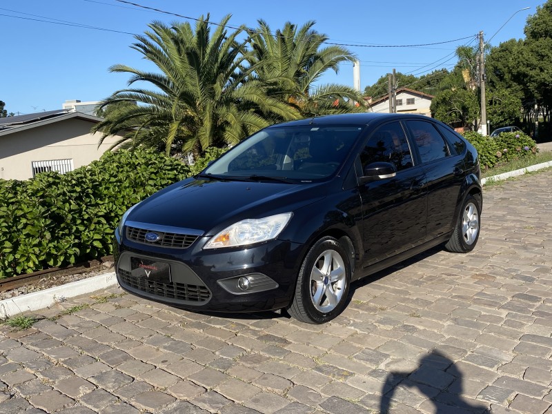 FOCUS 1.6 GLX 16V FLEX 4P MANUAL - 2013 - CARLOS BARBOSA