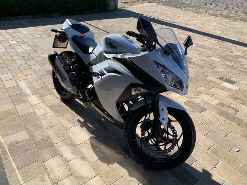NINJA 300 ABS LIMITED EDITION - 2015 - VACARIA