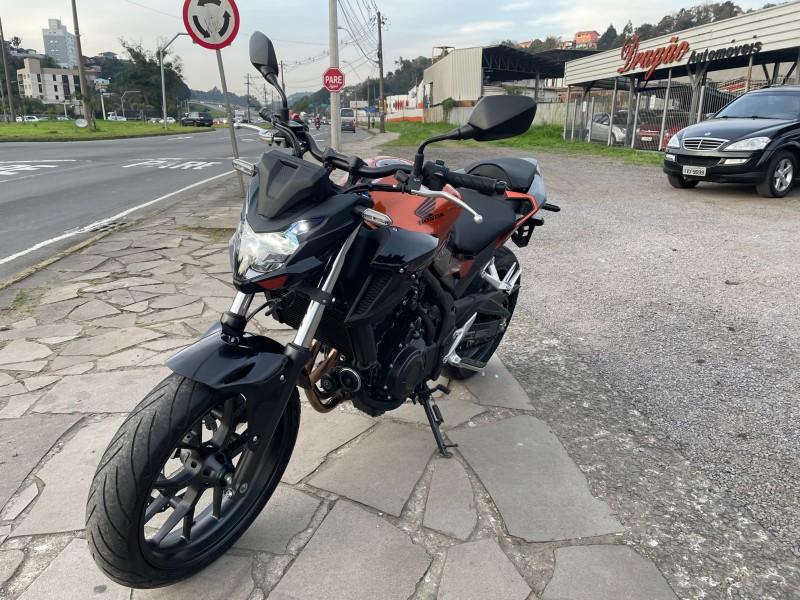 HONDA - CB 500F - 2020/2020 - Laranja - R$ 32.900,00