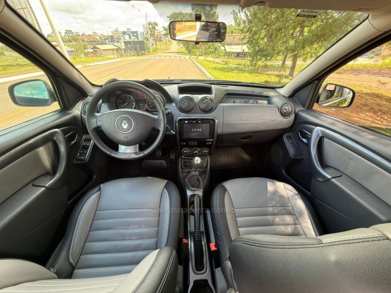 DUSTER 2.0 TECH ROAD 4X2 16V FLEX 4P MANUAL - 2015 - VACARIA