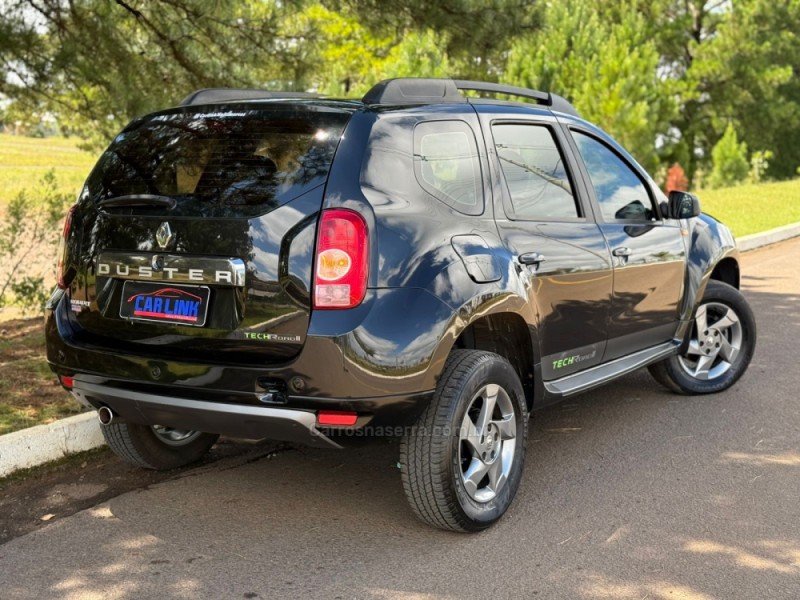 DUSTER 2.0 TECH ROAD 4X2 16V FLEX 4P MANUAL - 2015 - VACARIA