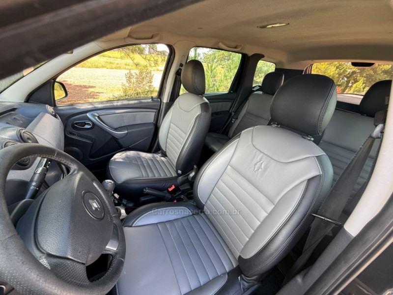 DUSTER 2.0 TECH ROAD 4X2 16V FLEX 4P MANUAL - 2015 - VACARIA