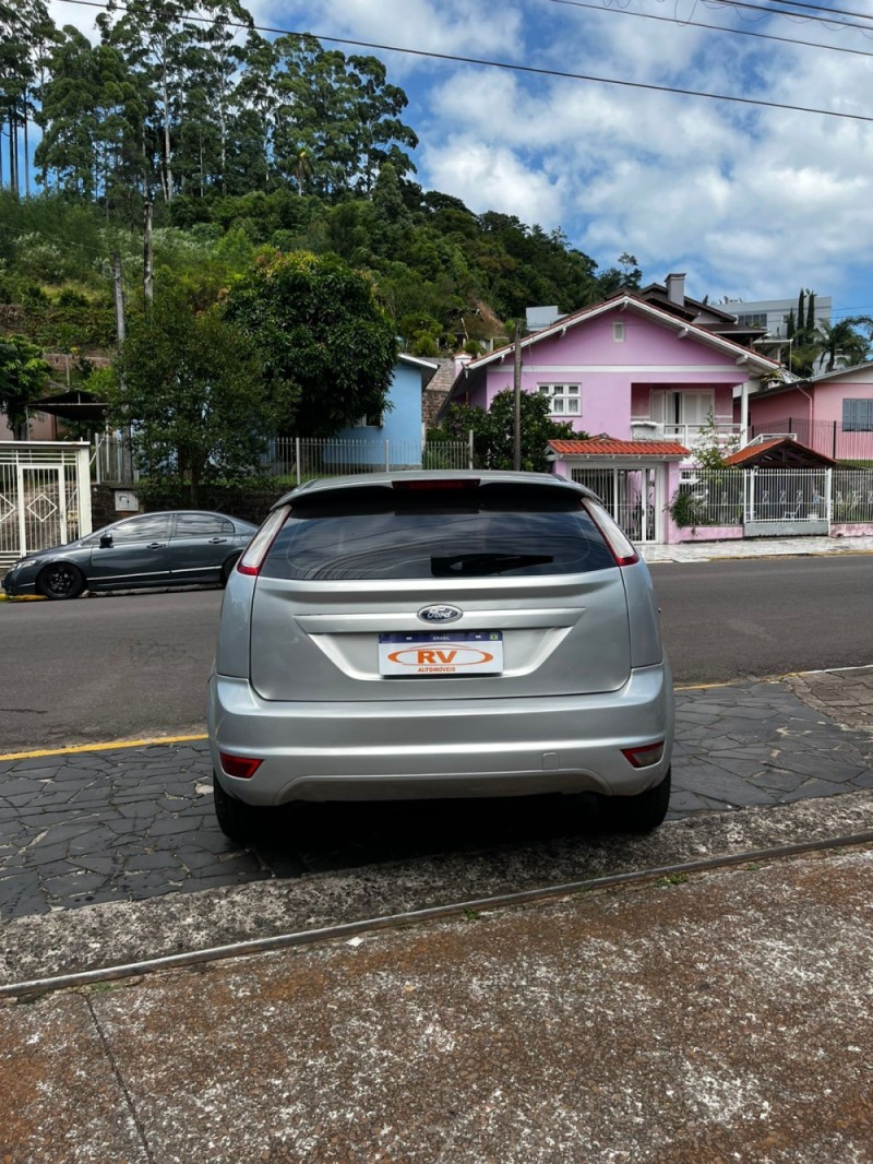 FOCUS 1.6 SE PLUS 16V FLEX 4P MANUAL - 2013 - CARLOS BARBOSA