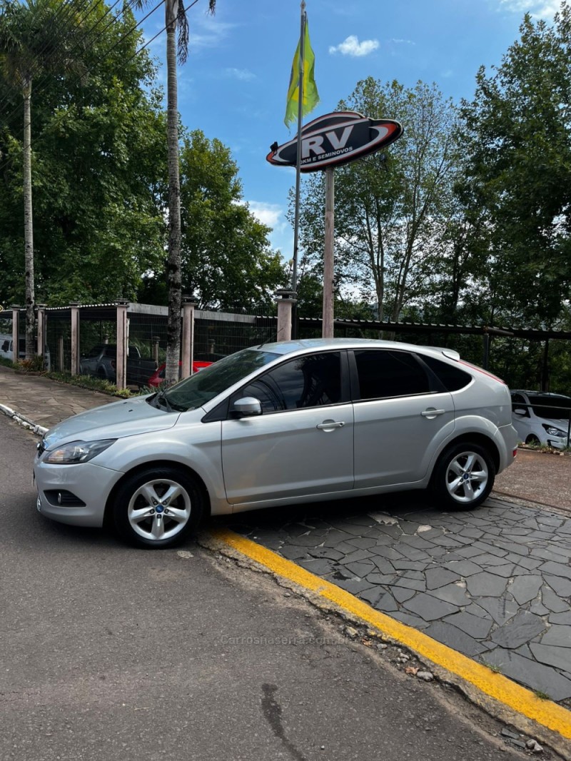 FOCUS 1.6 SE PLUS 16V FLEX 4P MANUAL - 2013 - CARLOS BARBOSA