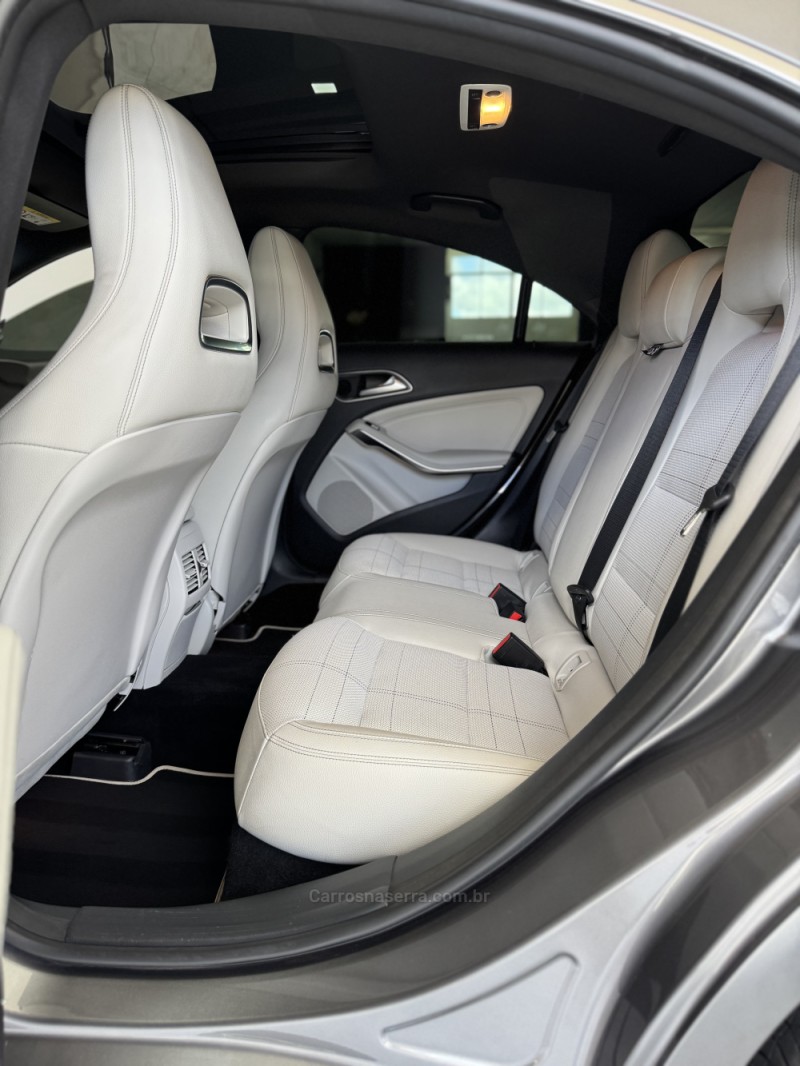 GLA 200 1.6 CGI VISION BLACK EDITION 16V TURBO FLEX 4P AUTOMÁTICO - 2016 - CAXIAS DO SUL