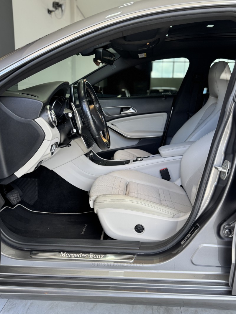 GLA 200 1.6 CGI VISION BLACK EDITION 16V TURBO FLEX 4P AUTOMÁTICO - 2016 - CAXIAS DO SUL