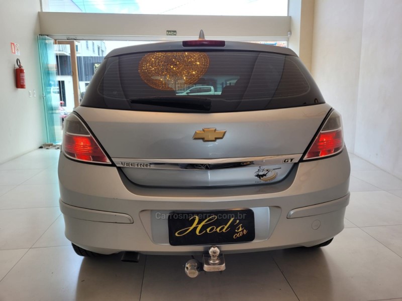 VECTRA 2.0 MPFI GT HATCH 8V FLEX 4P MANUAL - 2011 - CANELA