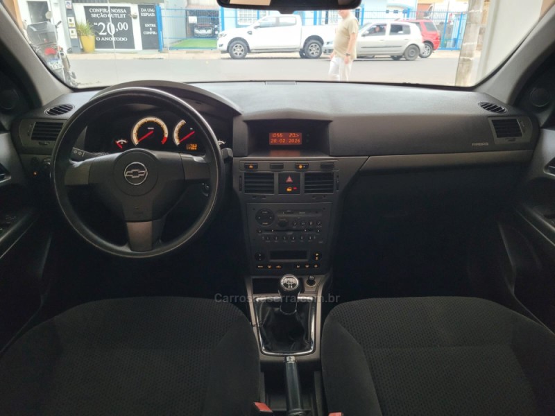 VECTRA 2.0 MPFI GT HATCH 8V FLEX 4P MANUAL - 2011 - CANELA