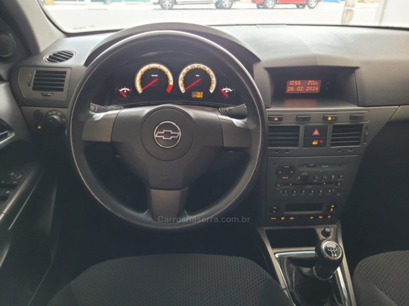 VECTRA 2.0 MPFI GT HATCH 8V FLEX 4P MANUAL - 2011 - CANELA