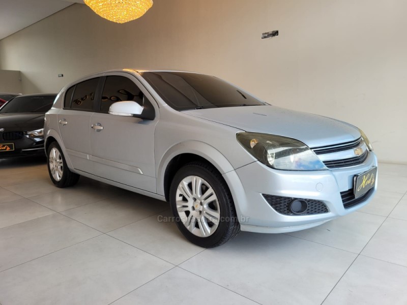 VECTRA 2.0 MPFI GT HATCH 8V FLEX 4P MANUAL - 2011 - CANELA