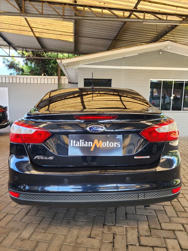 FOCUS 2.0 SE PLUS SEDAN 16V FLEX 4P AUTOMÁTICO - 2014 - CAXIAS DO SUL