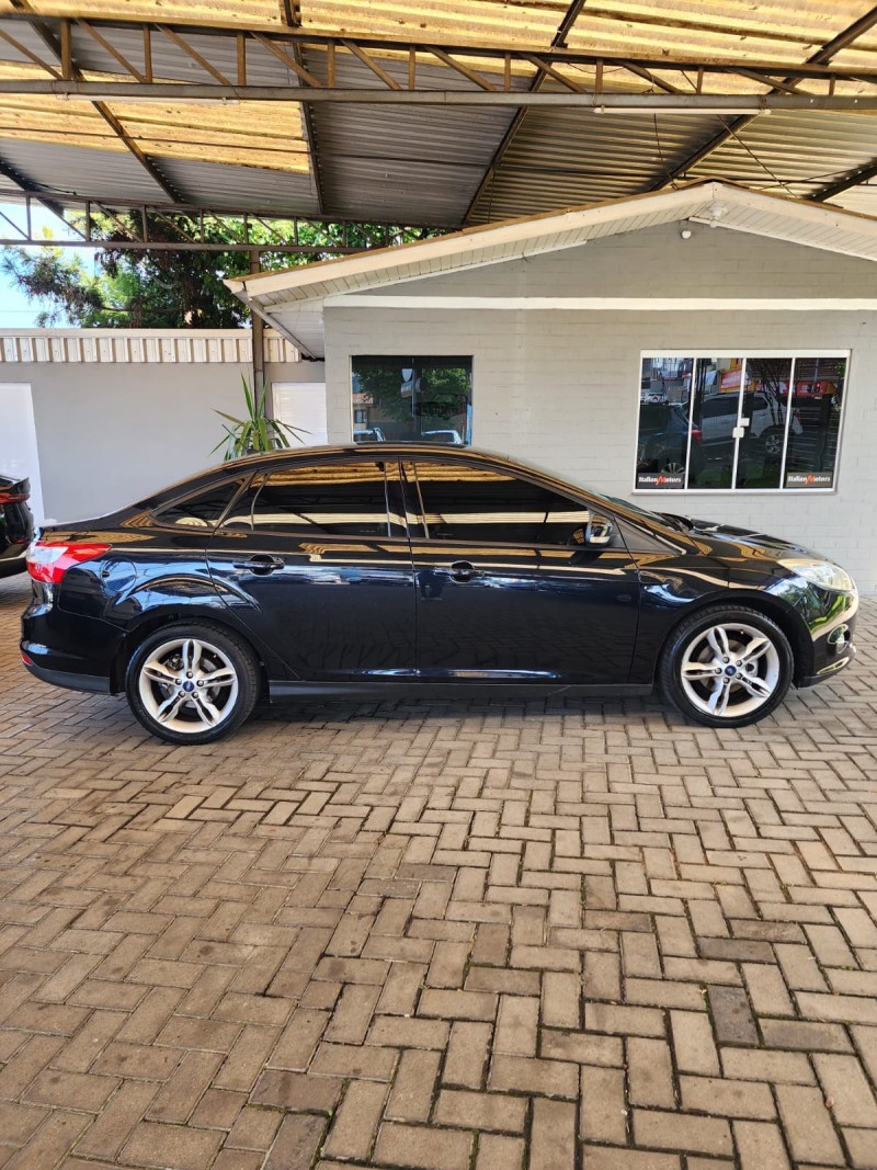 FOCUS 2.0 SE PLUS SEDAN 16V FLEX 4P AUTOMÁTICO - 2014 - CAXIAS DO SUL