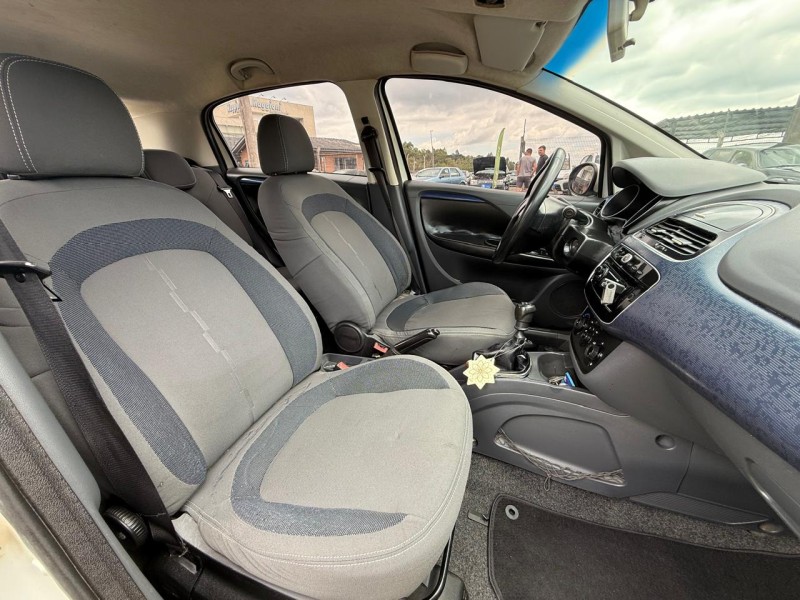 PUNTO 1.4 ATTRACTIVE 8V FLEX 4P MANUAL - 2013 - FARROUPILHA