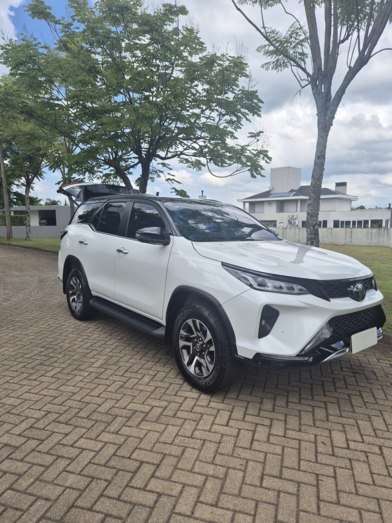 HILUX SW4 2.8 4X4 DIAMOND 16V TURBO DIESEL 4P 7 LUGARES AUTOMATICO - 2024 - BENTO GONçALVES