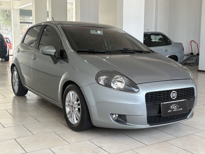 PUNTO 1.4 ATTRACTIVE ITALIA 8V FLEX 4P MANUAL - 2011 - BENTO GONçALVES