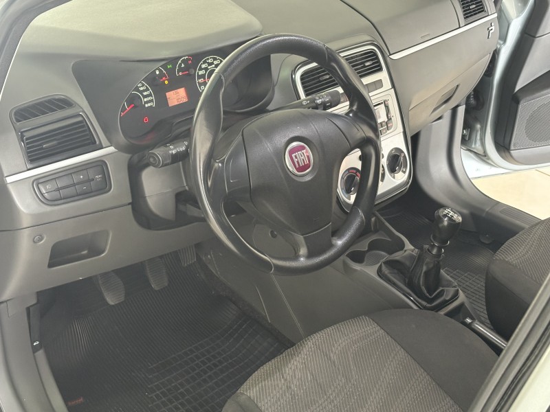 PUNTO 1.4 ATTRACTIVE ITALIA 8V FLEX 4P MANUAL - 2011 - BENTO GONçALVES