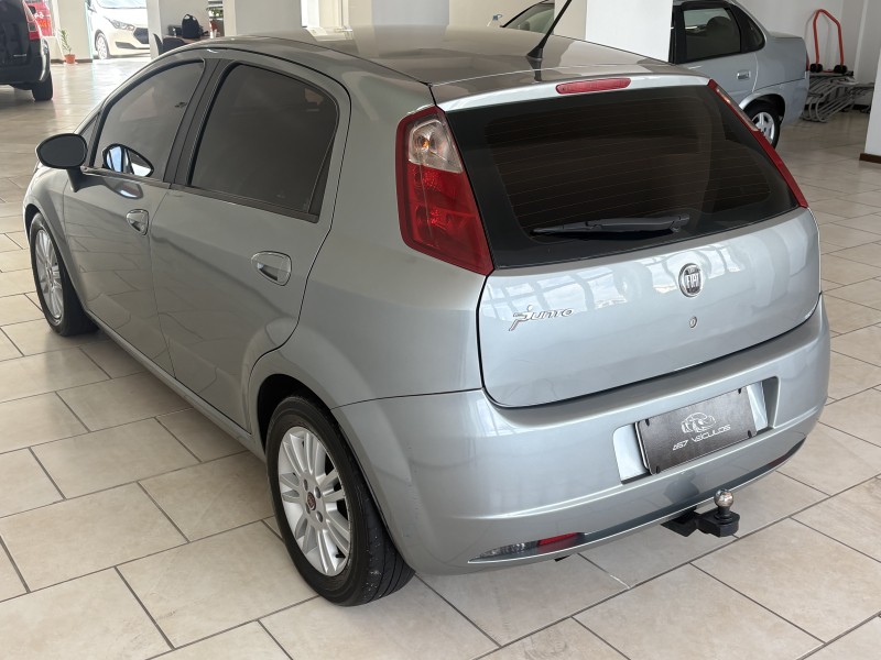 PUNTO 1.4 ATTRACTIVE ITALIA 8V FLEX 4P MANUAL - 2011 - BENTO GONçALVES