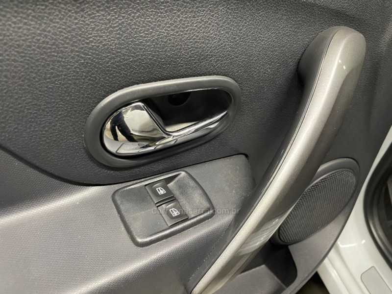 SANDERO 2.0 RS 16V FLEX 4P MANUAL - 2017 - CAXIAS DO SUL