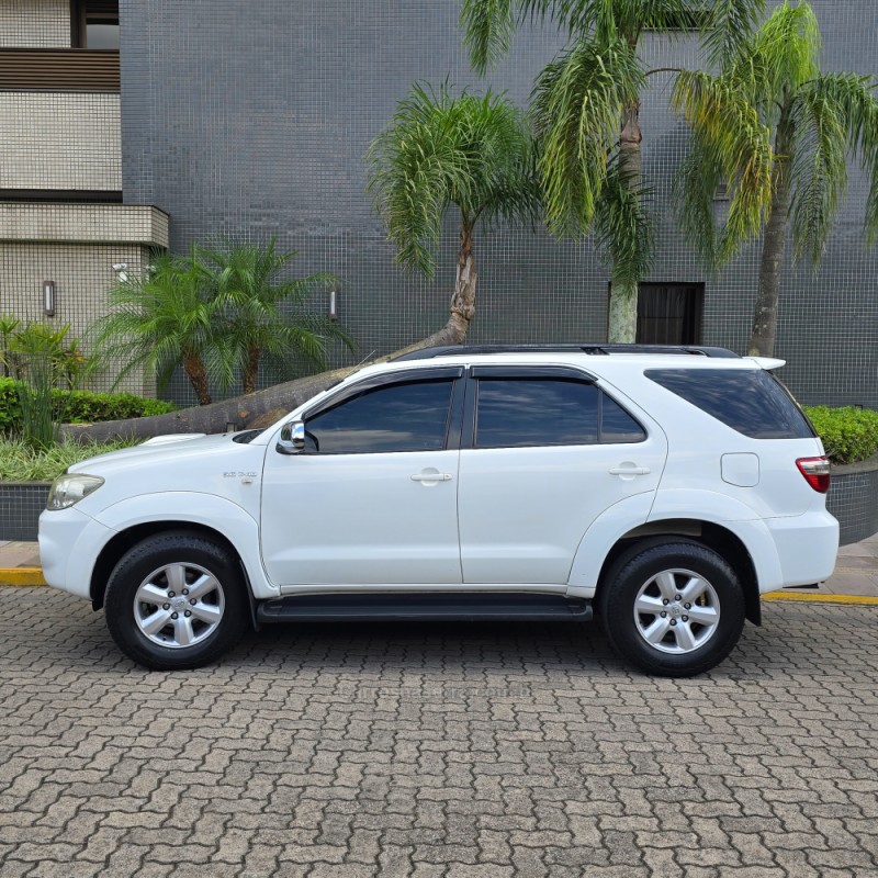 HILUX SW4 2.8 SRX 4X4 7 LUGARES 16V TURBO INTERCOOLER DIESEL 4P AUTOMÁTICO - 2011 - BENTO GONçALVES