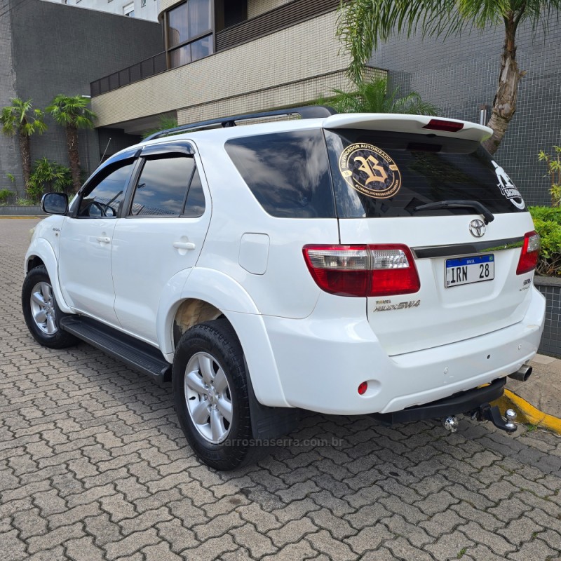 HILUX SW4 2.8 SRX 4X4 7 LUGARES 16V TURBO INTERCOOLER DIESEL 4P AUTOMÁTICO - 2011 - BENTO GONçALVES