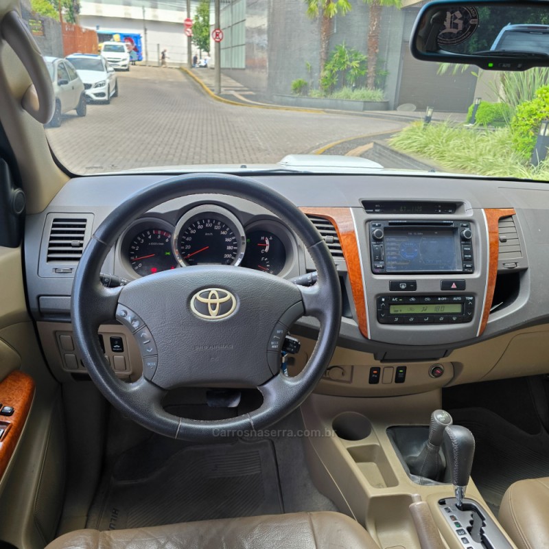 HILUX SW4 2.8 SRX 4X4 7 LUGARES 16V TURBO INTERCOOLER DIESEL 4P AUTOMÁTICO - 2011 - BENTO GONçALVES