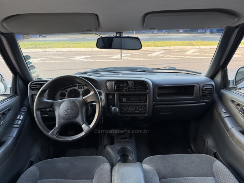 S10 2.4 ADVANTAGE 4X2 CD 8V FLEX 4P MANUAL - 2006 - CAXIAS DO SUL