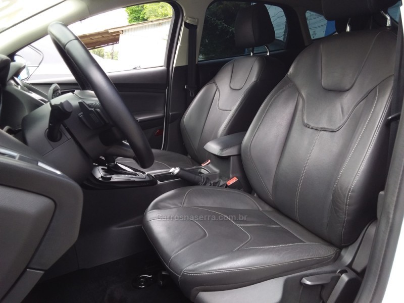 FOCUS 2.0 TITANIUM PLUS 16V FLEX 4P AUTOMÁTICO - 2016 - SãO SEBASTIãO DO CAí