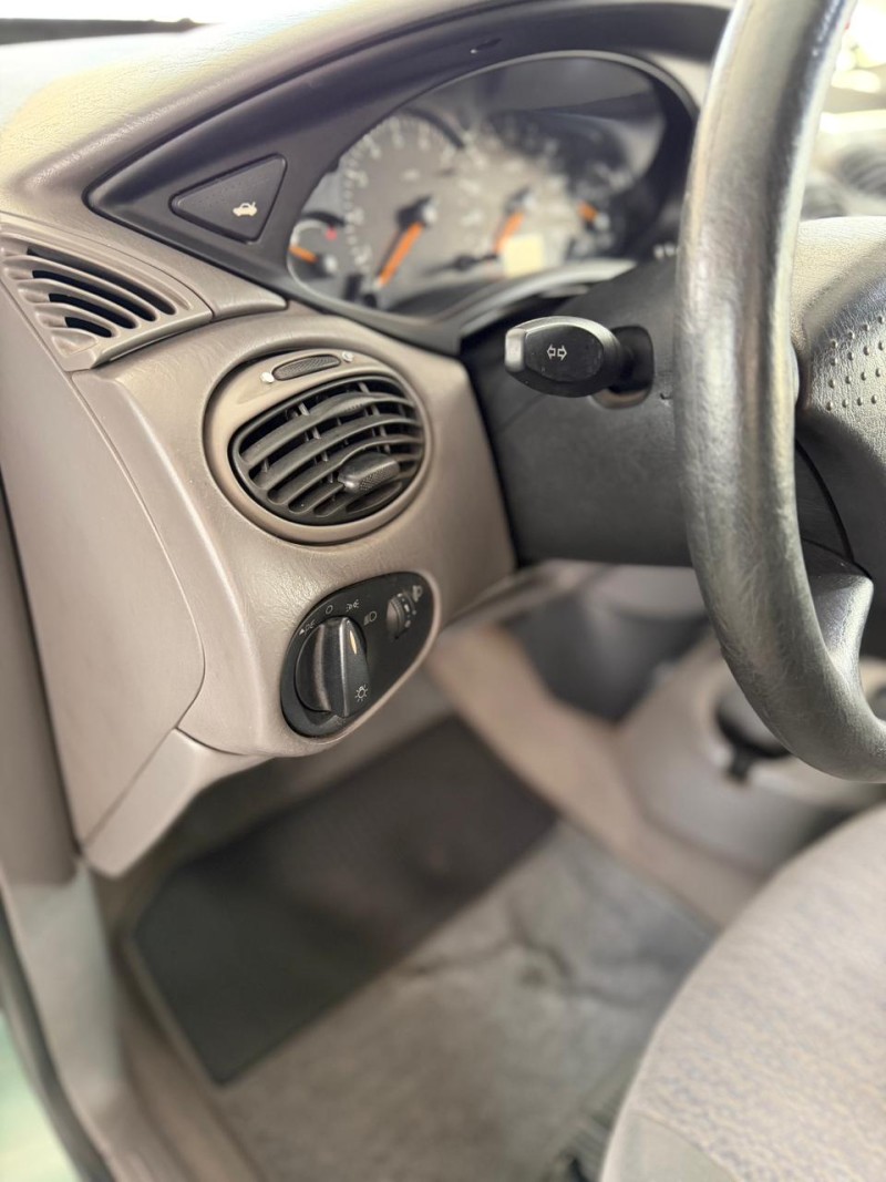 FOCUS 1.8 16V GASOLINA 4P MANUAL - 2001 - CAXIAS DO SUL