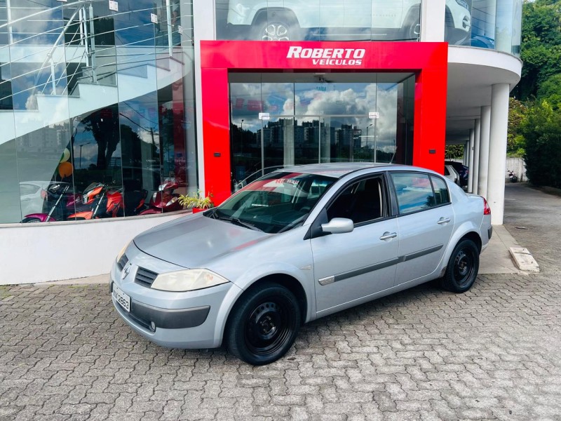 MÉGANE 2.0 DYNAMIQUE SEDAN 16V GASOLINA 4P MANUAL