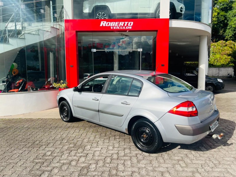 MÉGANE 2.0 DYNAMIQUE SEDAN 16V GASOLINA 4P MANUAL - 2008 - BENTO GONçALVES