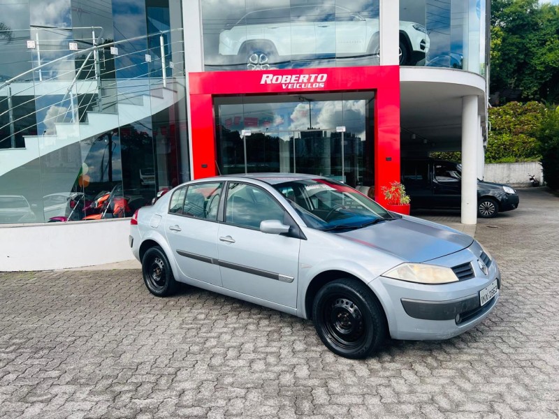 MÉGANE 2.0 DYNAMIQUE SEDAN 16V GASOLINA 4P MANUAL - 2008 - BENTO GONçALVES