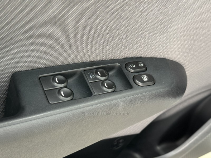 HB20S 1.6 COMFORT PLUS 16V FLEX 4P MANUAL - 2015 - SANTA CRUZ DO SUL