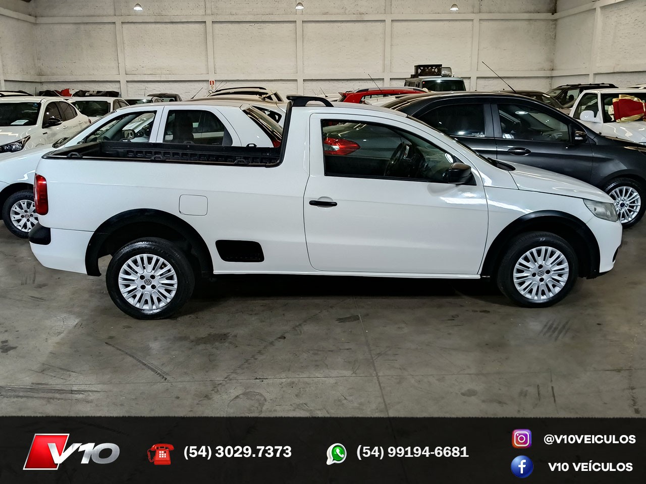 VOLKSWAGEN - SAVEIRO - 2012/2013 - Branca - R$ 37.900,00