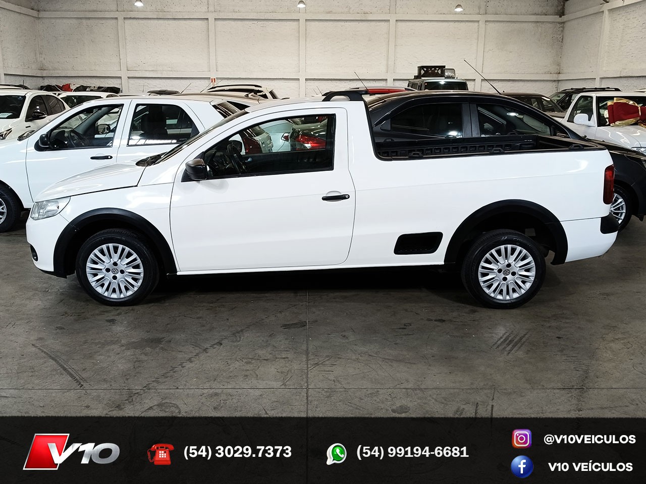 VOLKSWAGEN - SAVEIRO - 2012/2013 - Branca - R$ 37.900,00