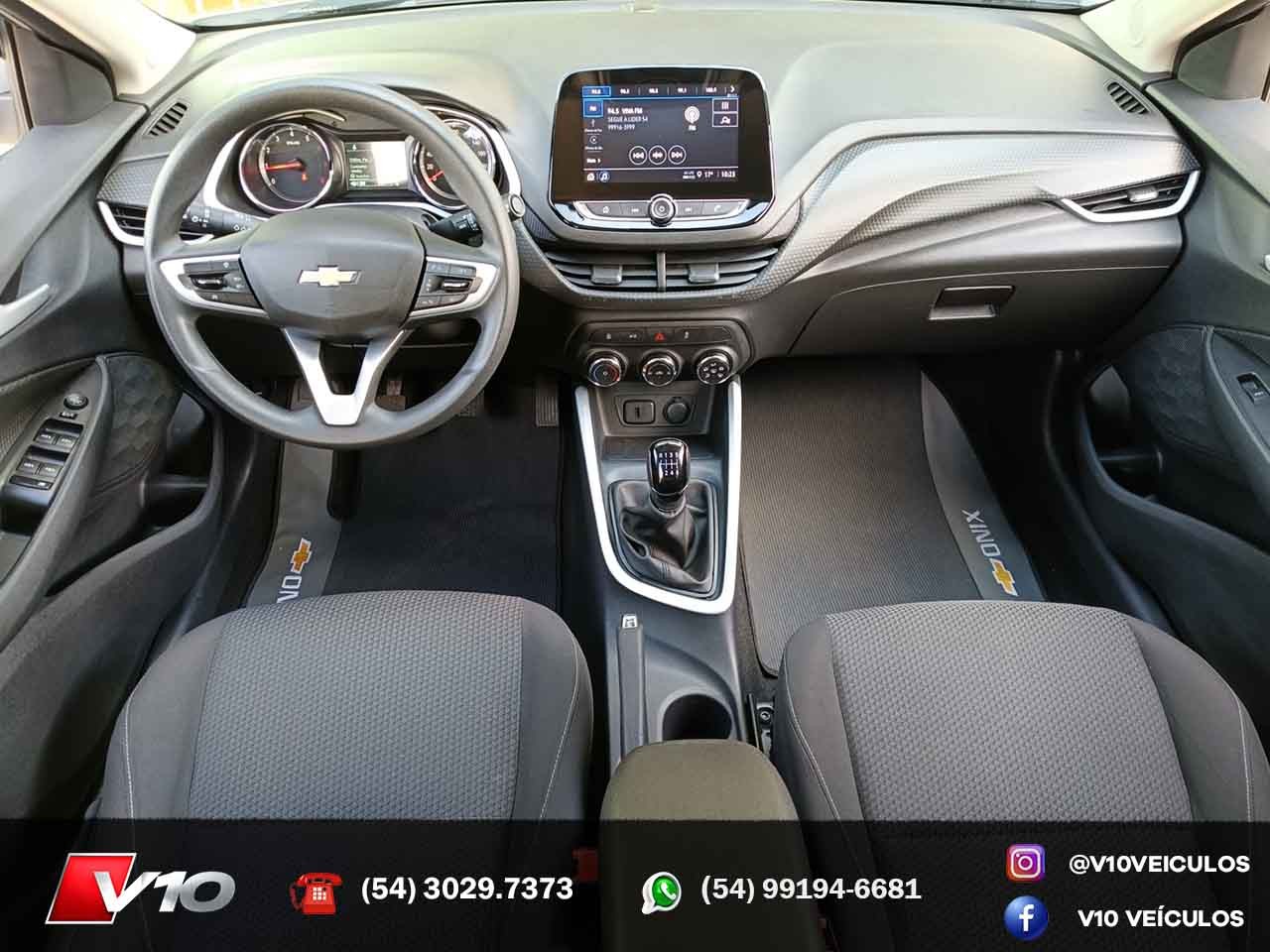 CHEVROLET - ONIX - 2022/2023 - Prata - R$ 74.900,00